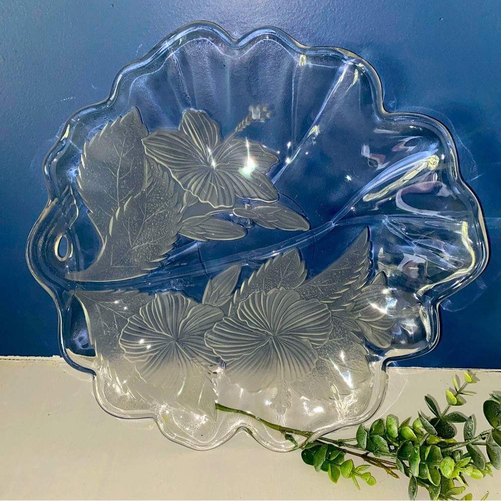 Vintage savior vivre crystal hibiscus round platter made in Japan